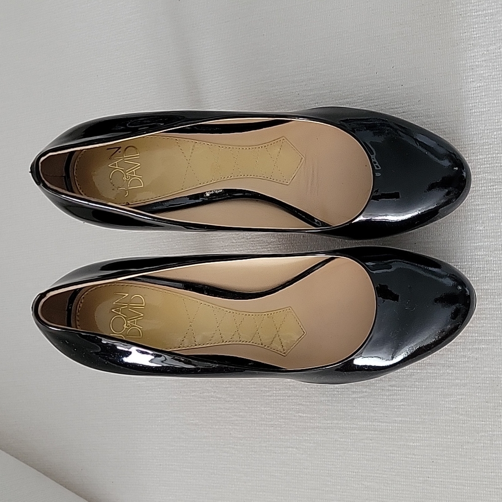 Joan & David Pumps